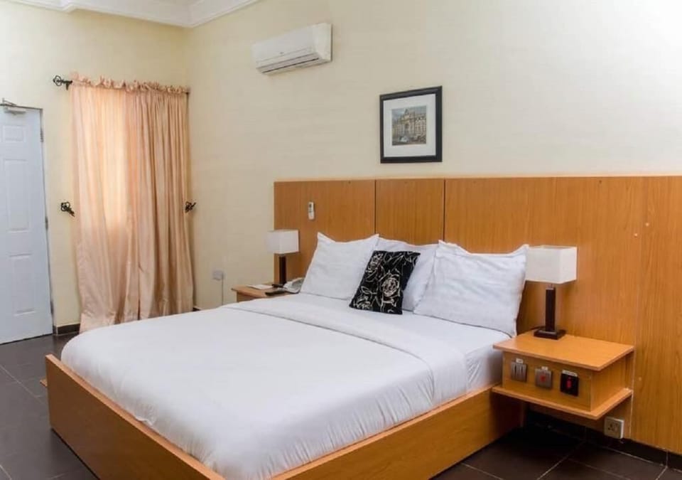 Standard Room | 1 bedroom, in-room safe, free WiFi