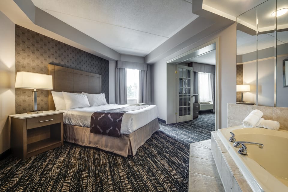 Deluxe Queen Suite with Jetted Tub-Separate Living Room | Premium bedding, in-room safe, desk, blackout drapes