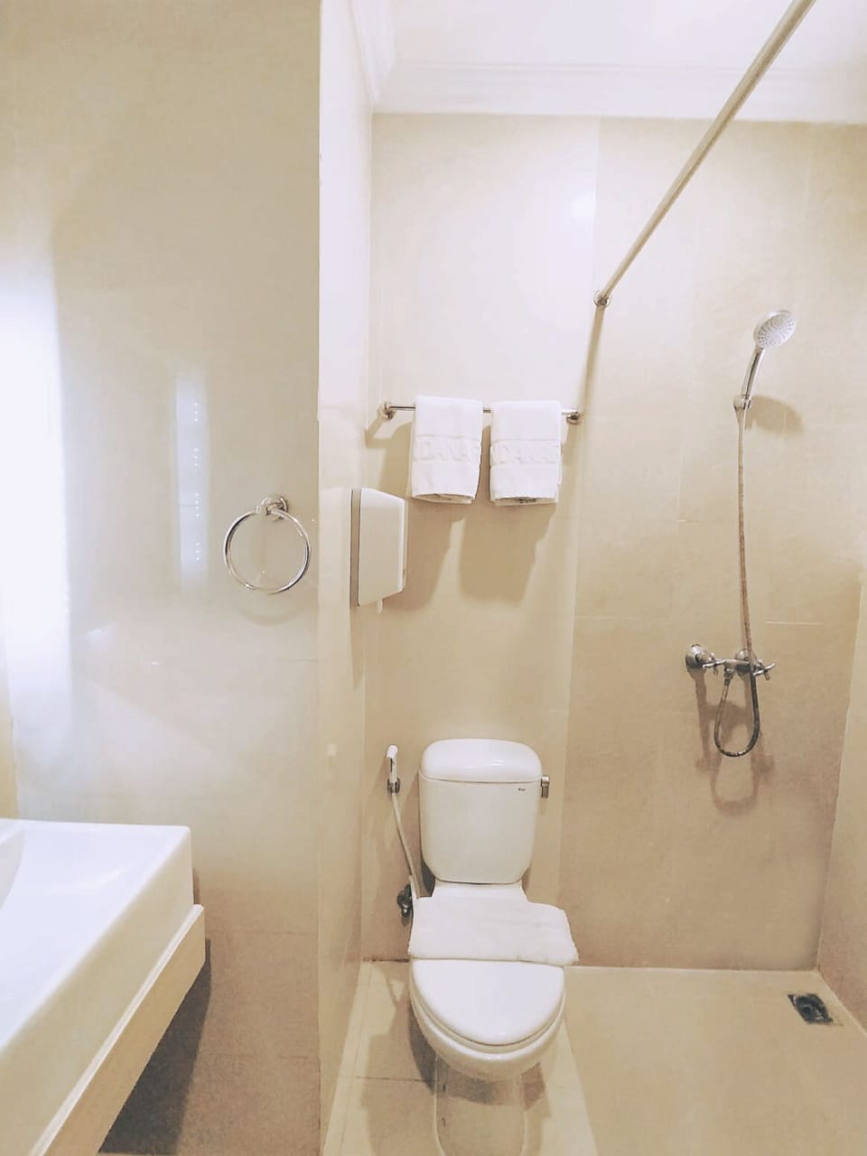 Deluxe Room  | Bathroom | Shower, free toiletries, slippers, towels