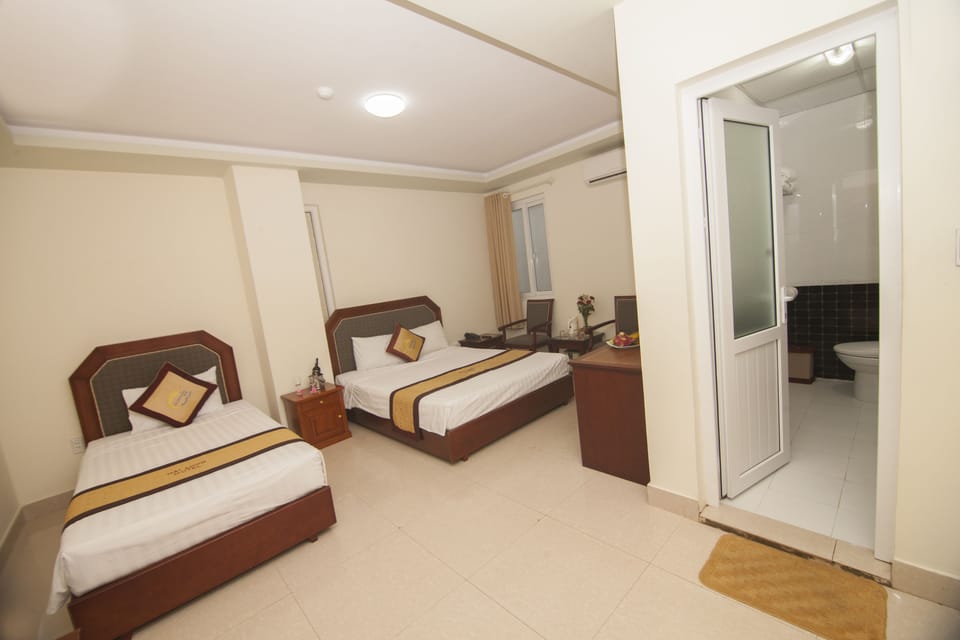 Standard Twin Room | Minibar, desk, blackout drapes, free WiFi