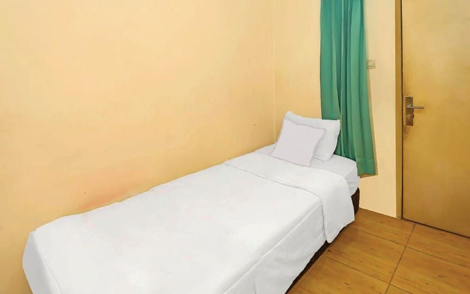 Basic Single Room | Bed sheets