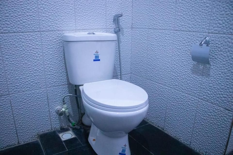 Basic Room | Bathroom