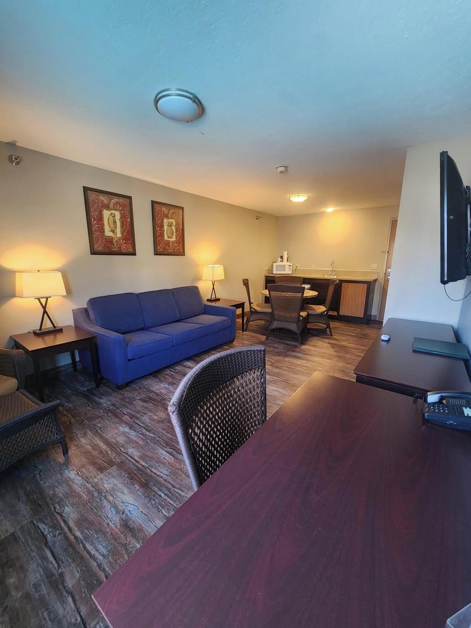 Suite, 1 Bedroom, Non Smoking | In-room safe, desk, iron/ironing board, WiFi (free)