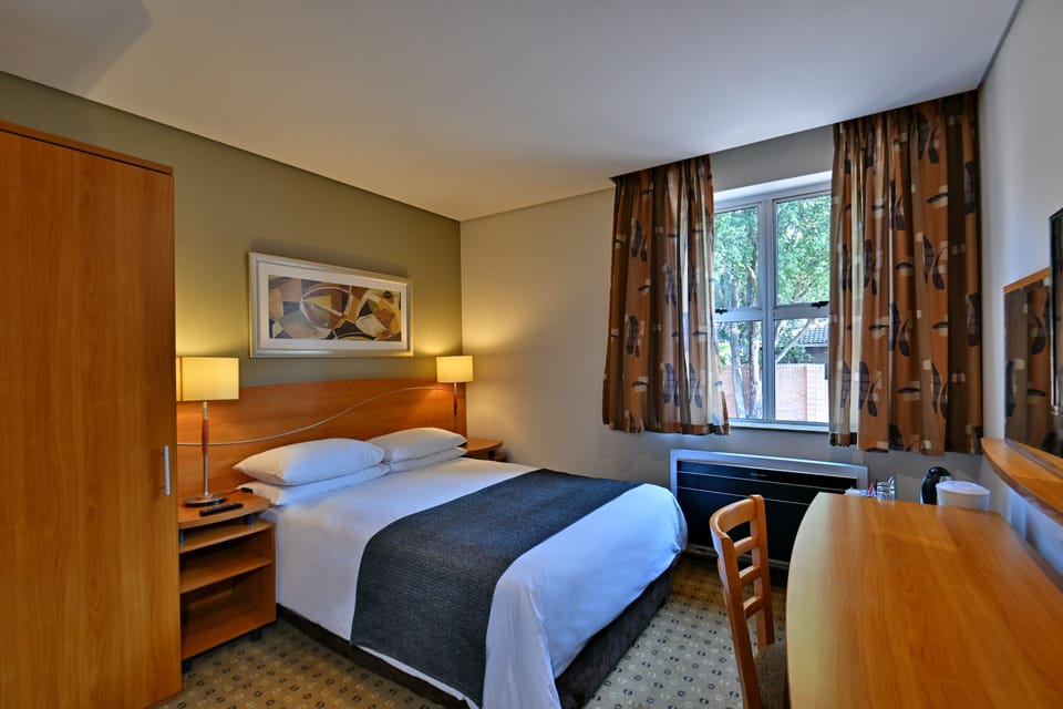 Premium bedding, in-room safe, desk, laptop workspace