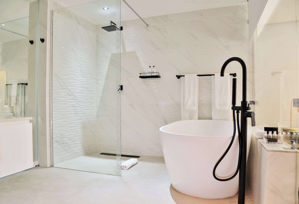 Luxury Double or Twin Room | Bathroom | Separate tub and shower, designer toiletries, hair dryer, bathrobes