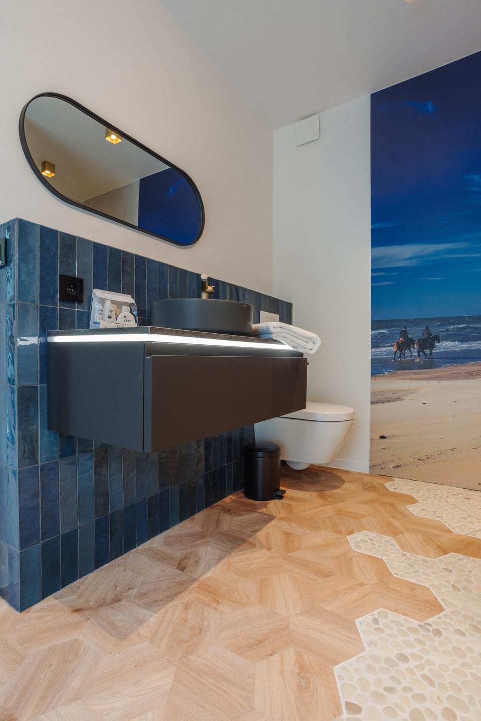 Deluxe Double Room (Blue Bee Room) | Bathroom | Rainfall showerhead, designer toiletries, hair dryer, towels