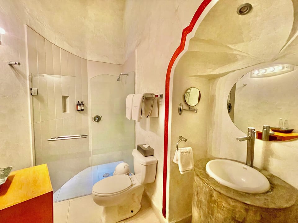 Standard Room, 2 Double Beds | Bathroom | Free toiletries, hair dryer, towels