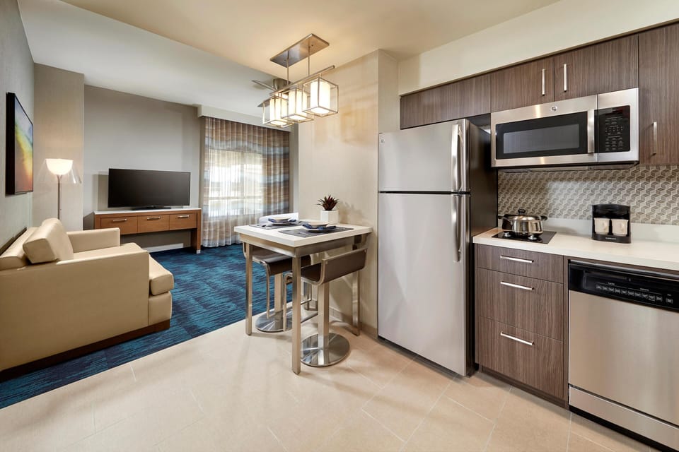 Full-size fridge, microwave, stovetop, dishwasher