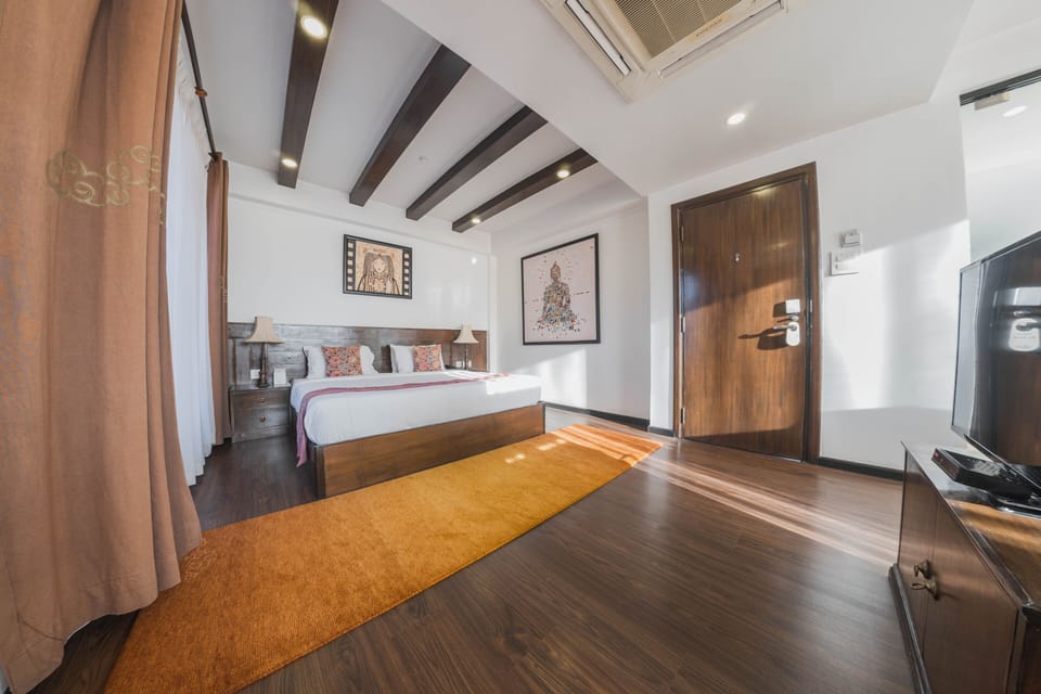 Junior Suite | 1 bedroom, premium bedding, in-room safe, desk