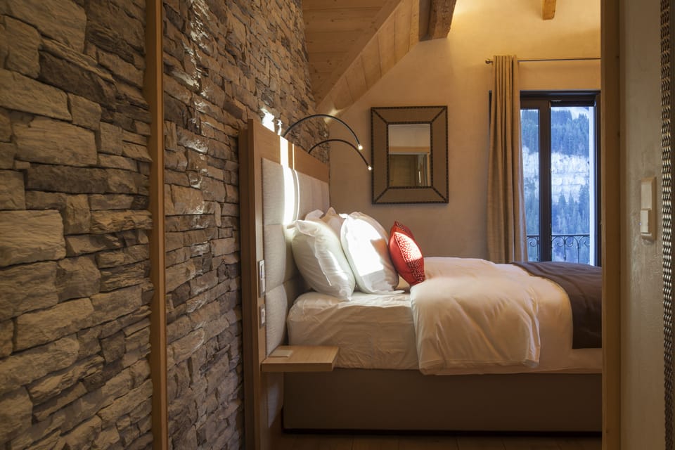Free minibar items, in-room safe, blackout drapes, soundproofing