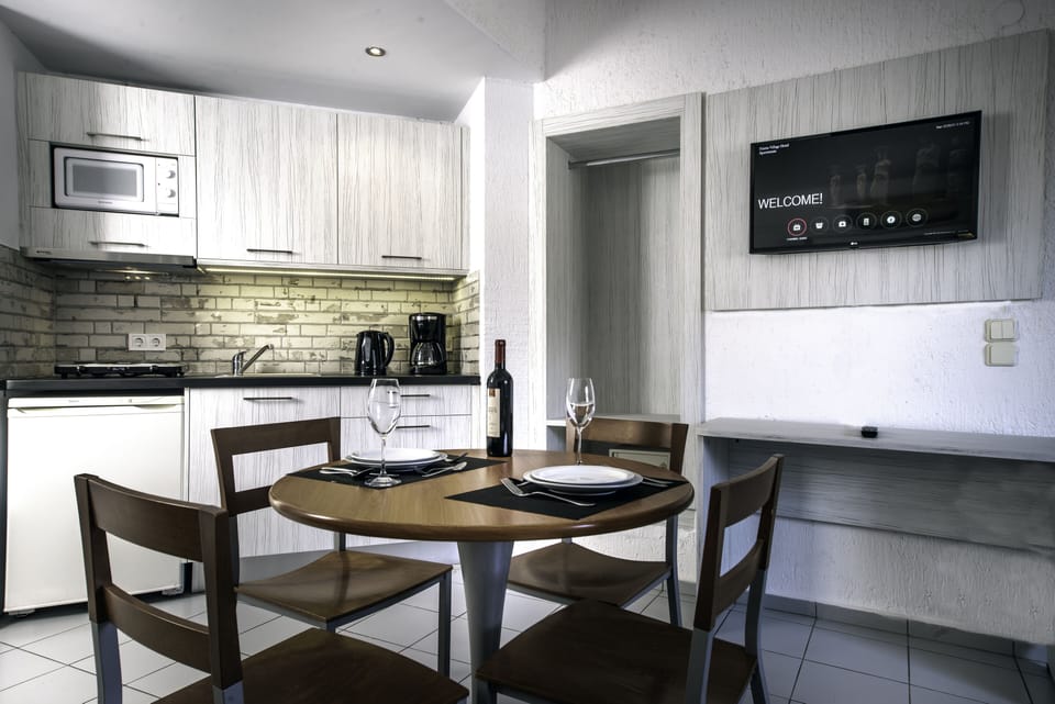 Premier Apartment, 1 Bedroom, Garden View | Private kitchen | Fridge, microwave, stovetop, coffee/tea maker