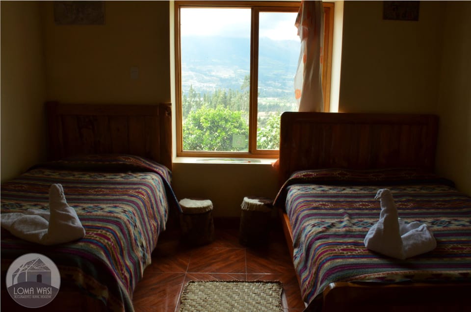 Family Room, 1 Bedroom, Ensuite, Mountain View | Desk, laptop workspace, WiFi (free), bed sheets