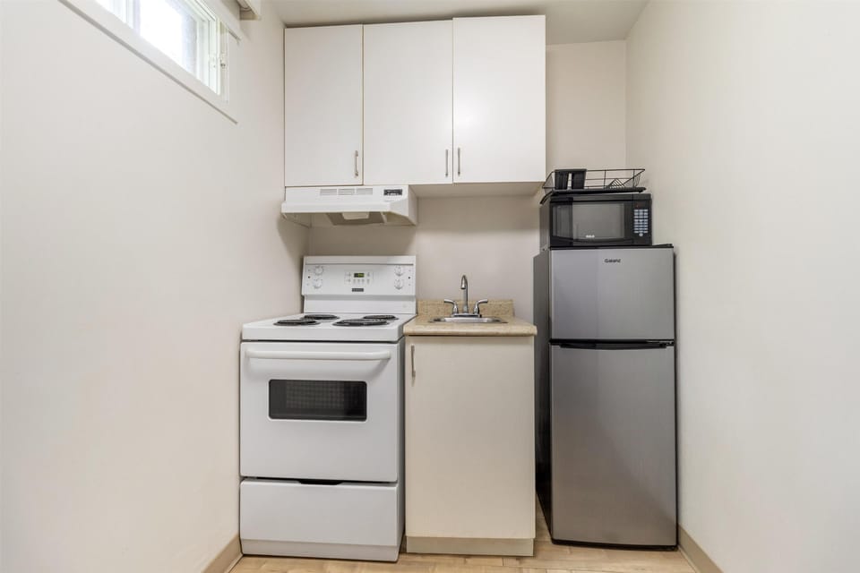Laptop workspace, iron/ironing board, rollaway beds, WiFi