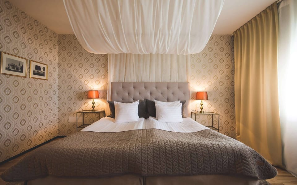 Royal Suite | Desk, blackout drapes, iron/ironing board, free WiFi