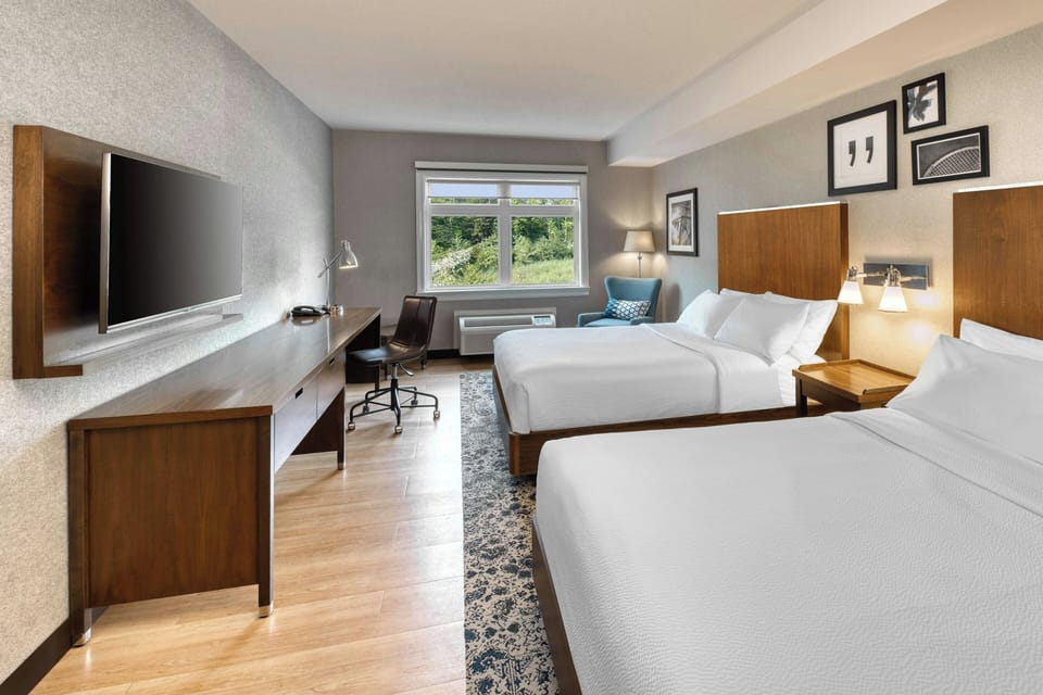 Room, 2 Queen Beds | Hypo-allergenic bedding, down comforters, in-room safe, desk