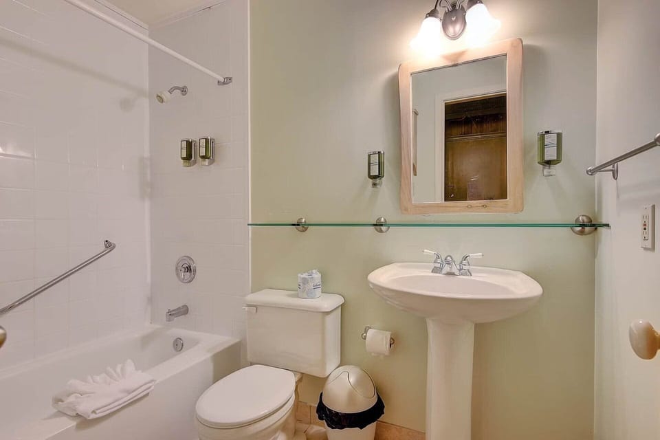 Traditional Cabin, 1 Bedroom, Lake View, Lakeside | Bathroom | Combined shower/tub, hair dryer, bathrobes, towels