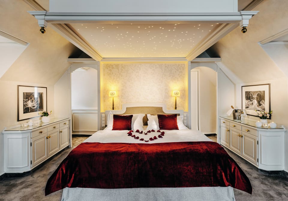 Suite | Premium bedding, pillowtop beds, in-room safe, individually decorated