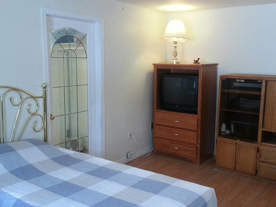 Private Room - 3 Beds | 1 bedroom, WiFi (free), bed sheets