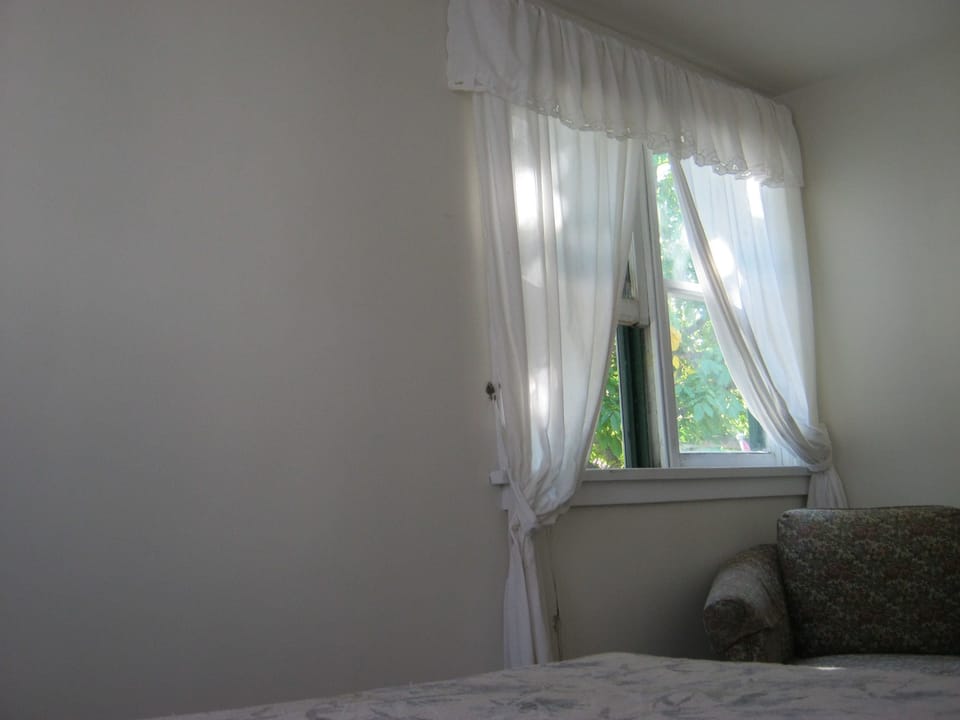Private Room - 3 Beds | 1 bedroom, WiFi (free), bed sheets
