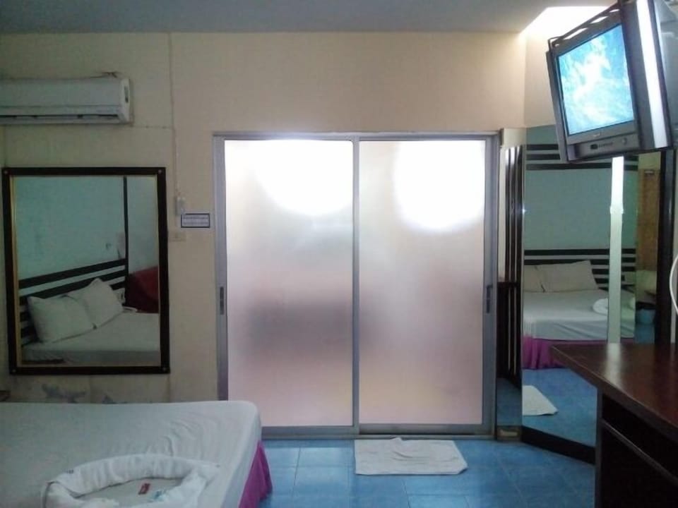Standard Room | Desk, WiFi (free)
