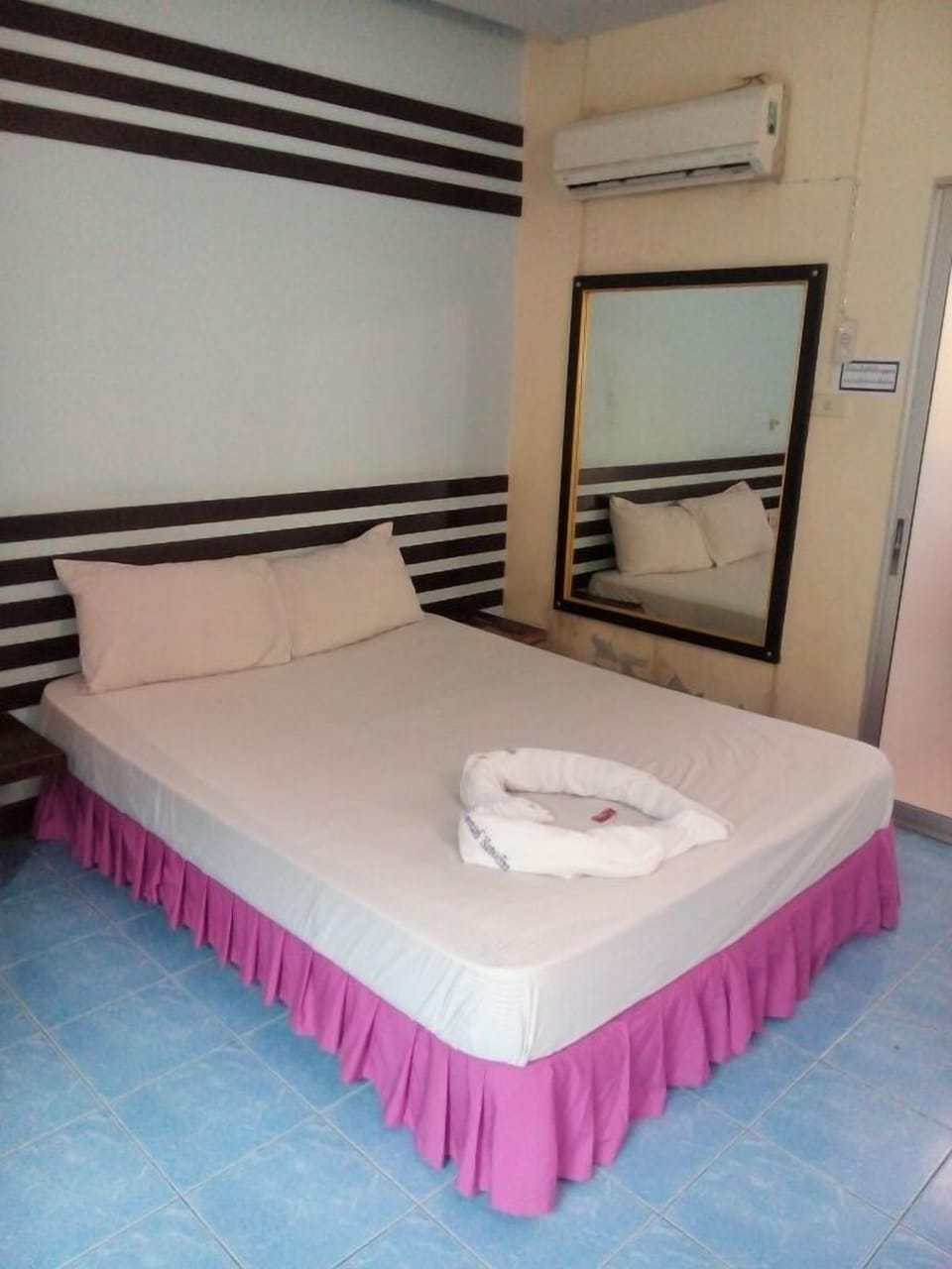 Standard Room | Desk, WiFi (free)