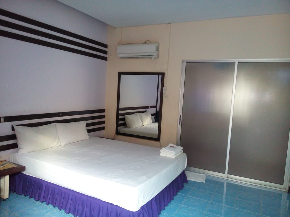 Standard Room | Desk, WiFi (free)