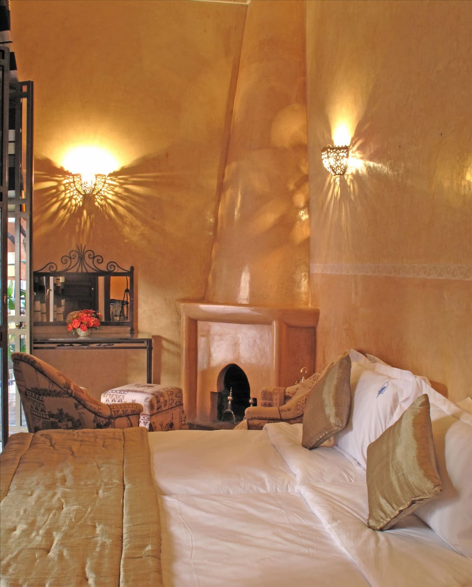 Premium bedding, in-room safe, soundproofing, free cribs/infant beds