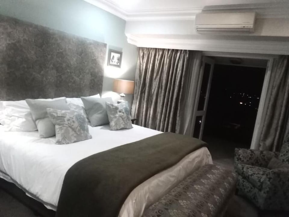 Deluxe Double Room | Premium bedding, minibar, in-room safe, desk