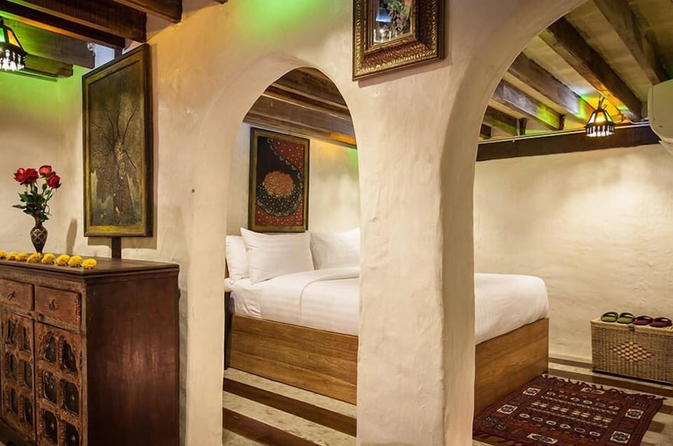 Suite | Desk, free WiFi