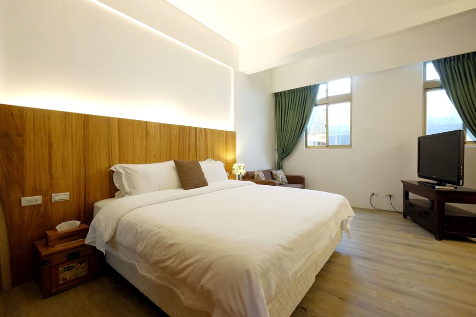 Deluxe Double Room, 2 Bedrooms | 4 bedrooms, premium bedding, down comforters, pillowtop beds
