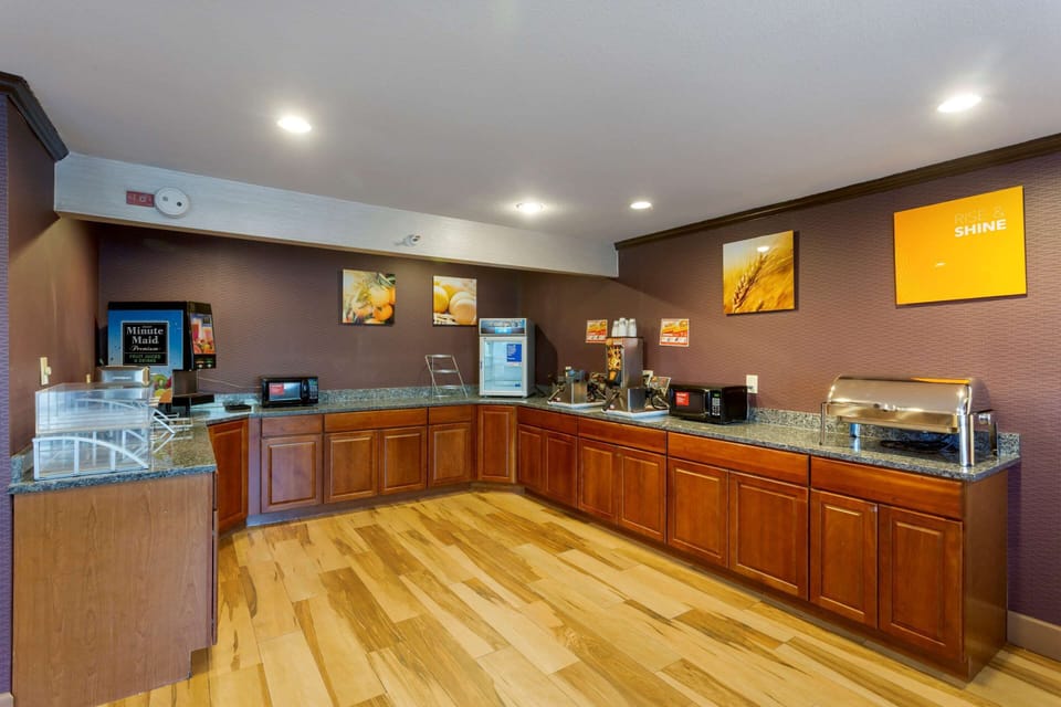 Free daily buffet breakfast