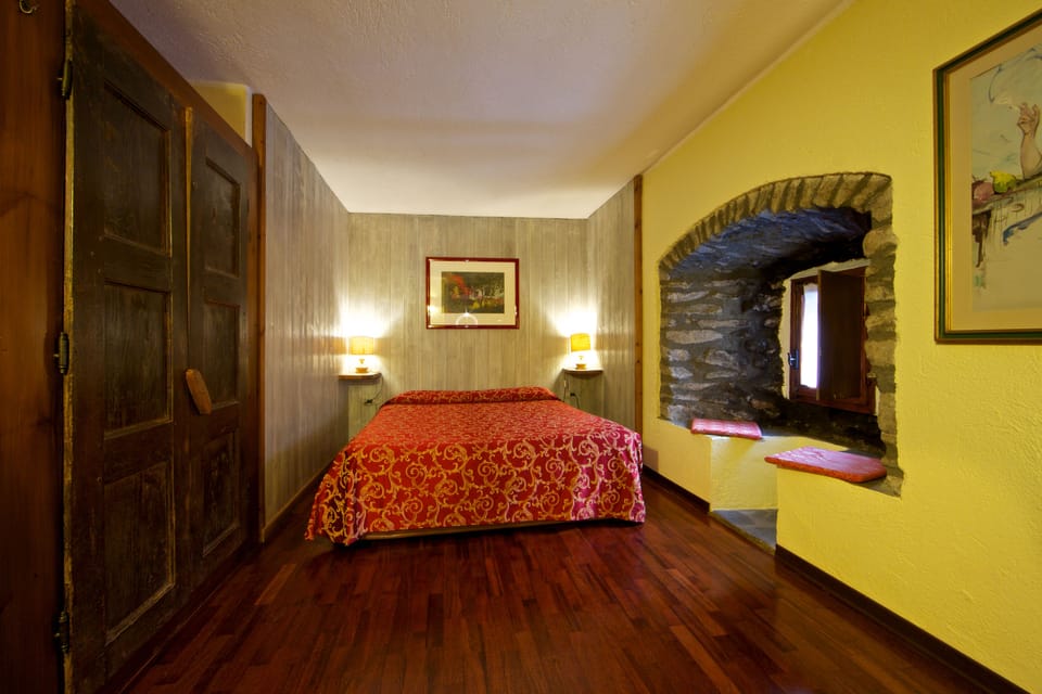 In-room safe, desk, cribs/infant beds, free WiFi