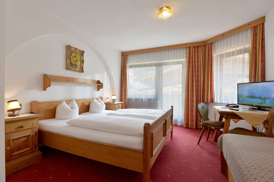 In-room safe, desk, iron/ironing board, cribs/infant beds