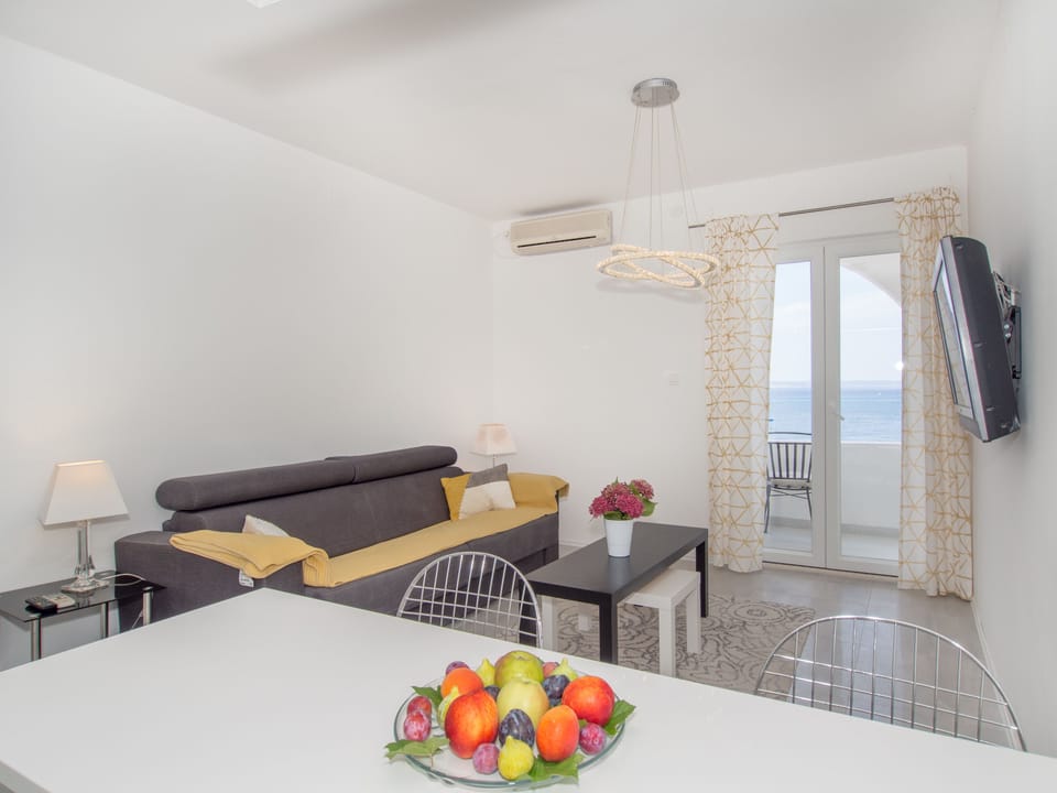 Panoramic Apartment, Terrace, Sea View | Desk, rollaway beds, free WiFi