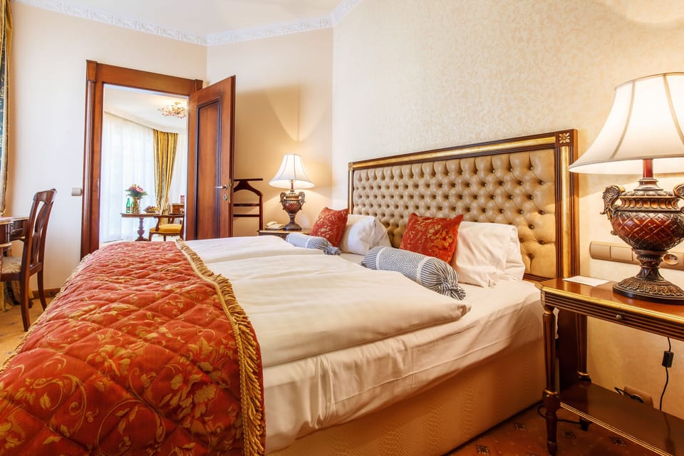 Luxury Apartment | In-room safe, desk, soundproofing, iron/ironing board