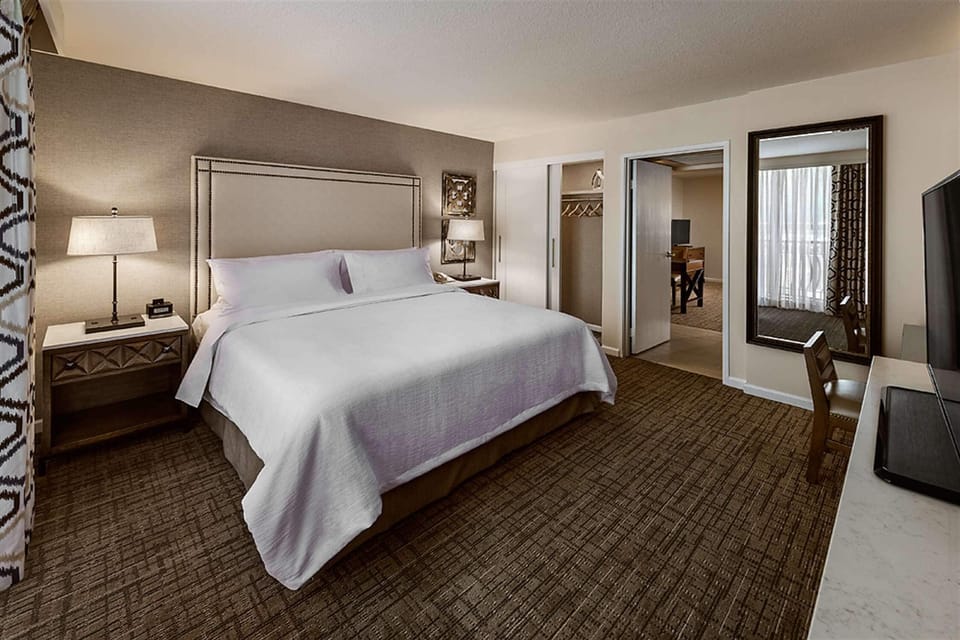 Premium bedding, in-room safe, desk, laptop workspace