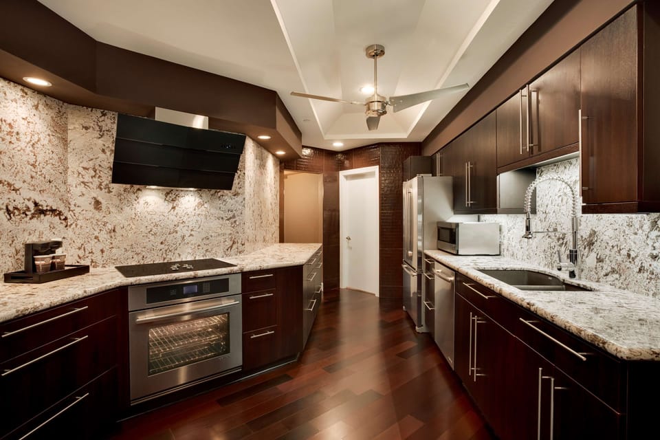 Premium bedding, in-room safe, desk, laptop workspace