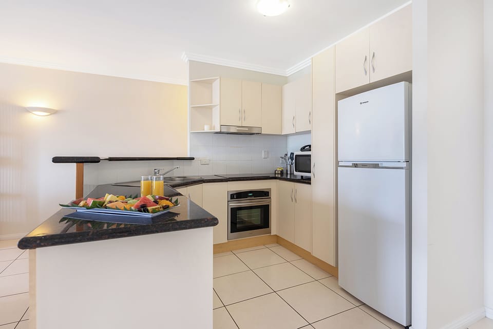 Standard Apartment, 3 Bedrooms | Private kitchen | Fridge, coffee/tea maker