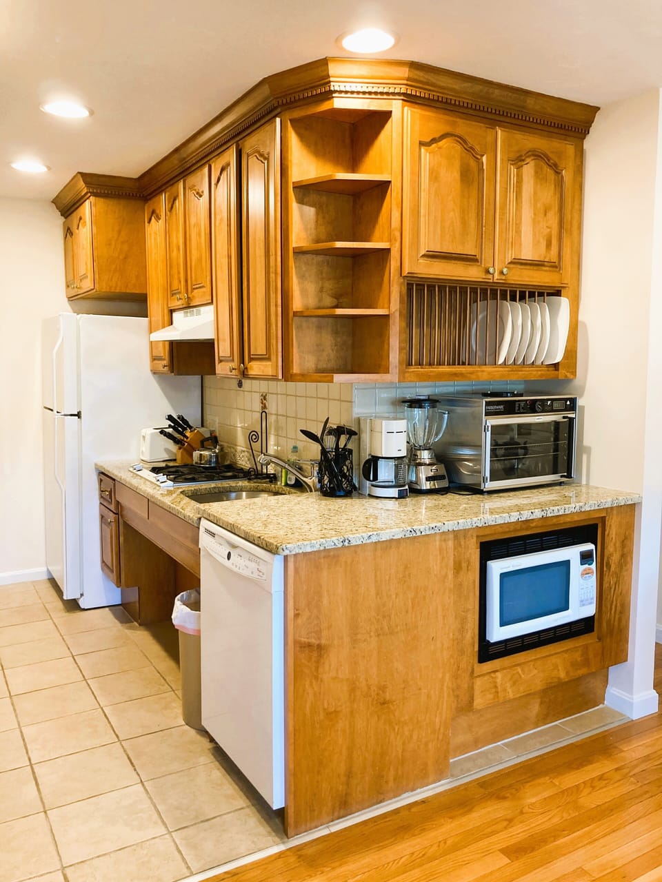 Premium Suite, 1 Queen Bed with Sofa bed, Private Bathroom, Partial Ocean View (1 Bdrm. Suite) | Private kitchen | Microwave, freezer