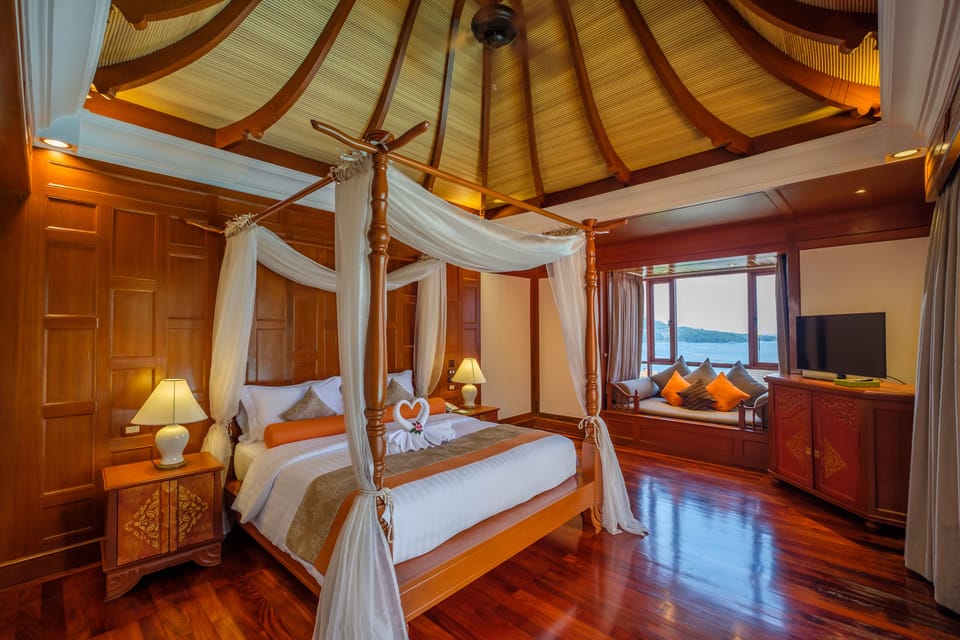 Luxury Villa, 1 Bedroom, Private Pool, Sea Facing | Premium bedding, minibar, in-room safe, desk