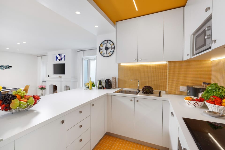House, 2 Bedrooms, Terrace, Mountain View | Private kitchen | Microwave, dishwasher, coffee/tea maker, electric kettle
