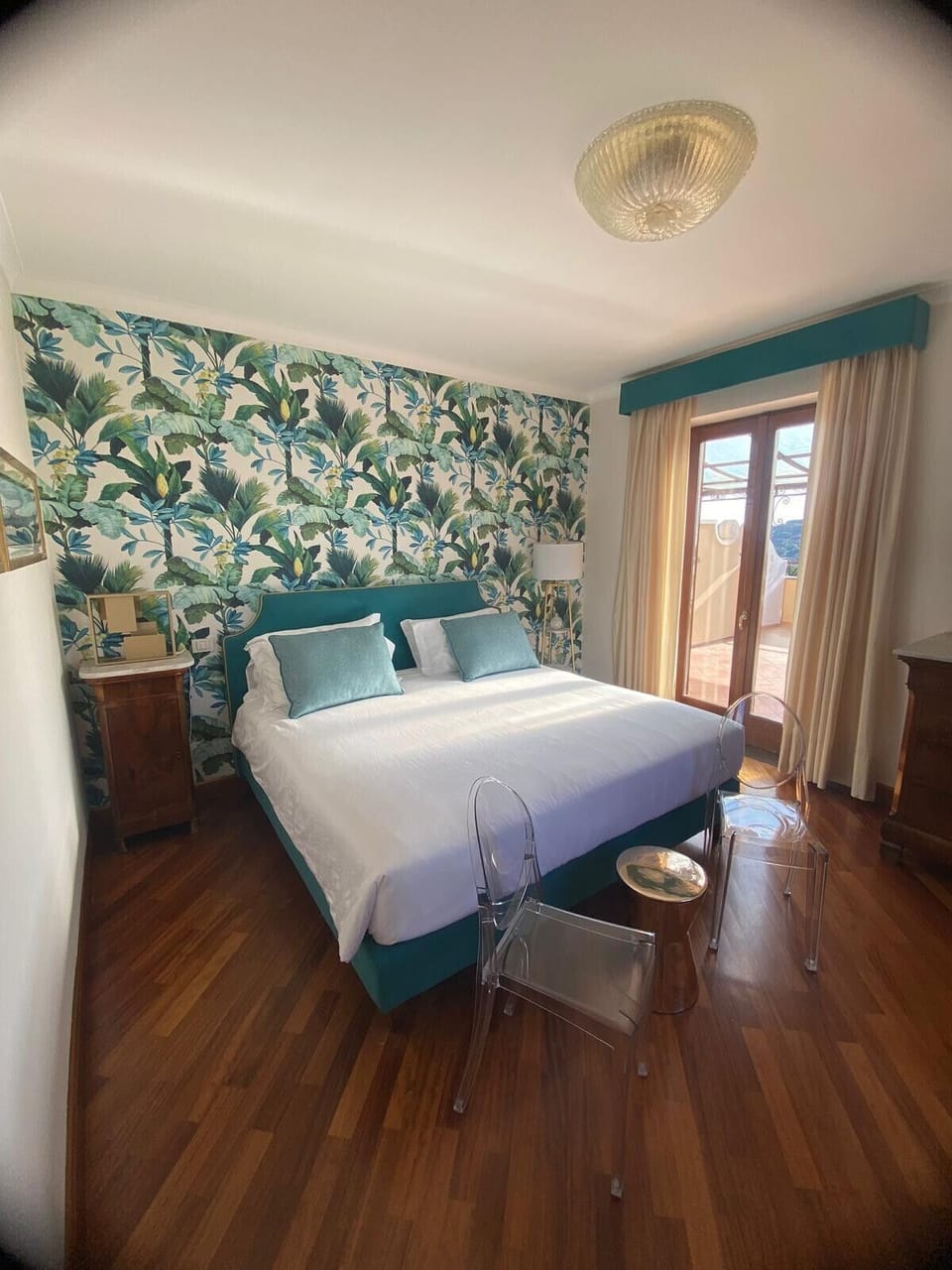 3 bedrooms, in-room safe, desk, soundproofing