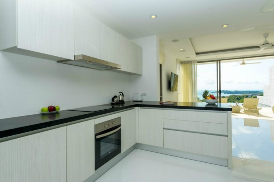 Room, 3 Bedrooms | Private kitchen | Fridge, shared microwave, stovetop, dishwasher