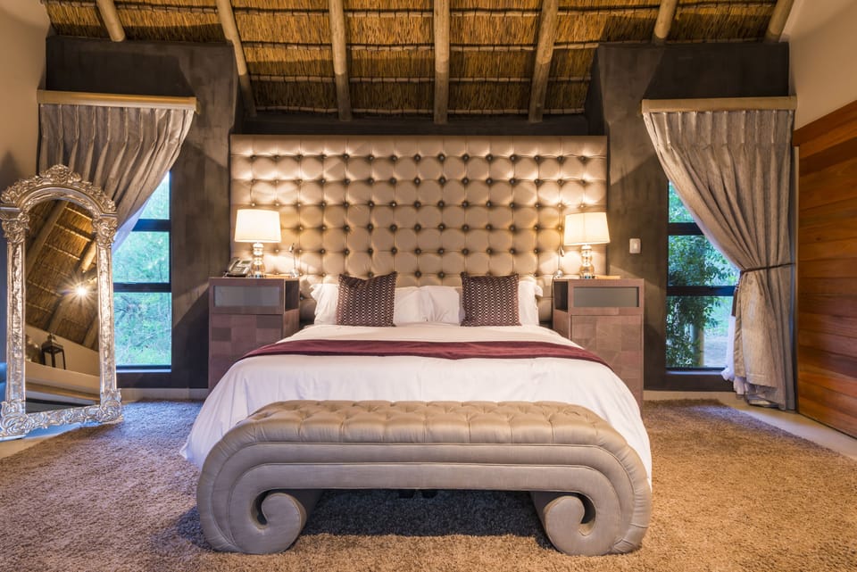 Luxury Suite | 1 bedroom, premium bedding, pillowtop beds, minibar