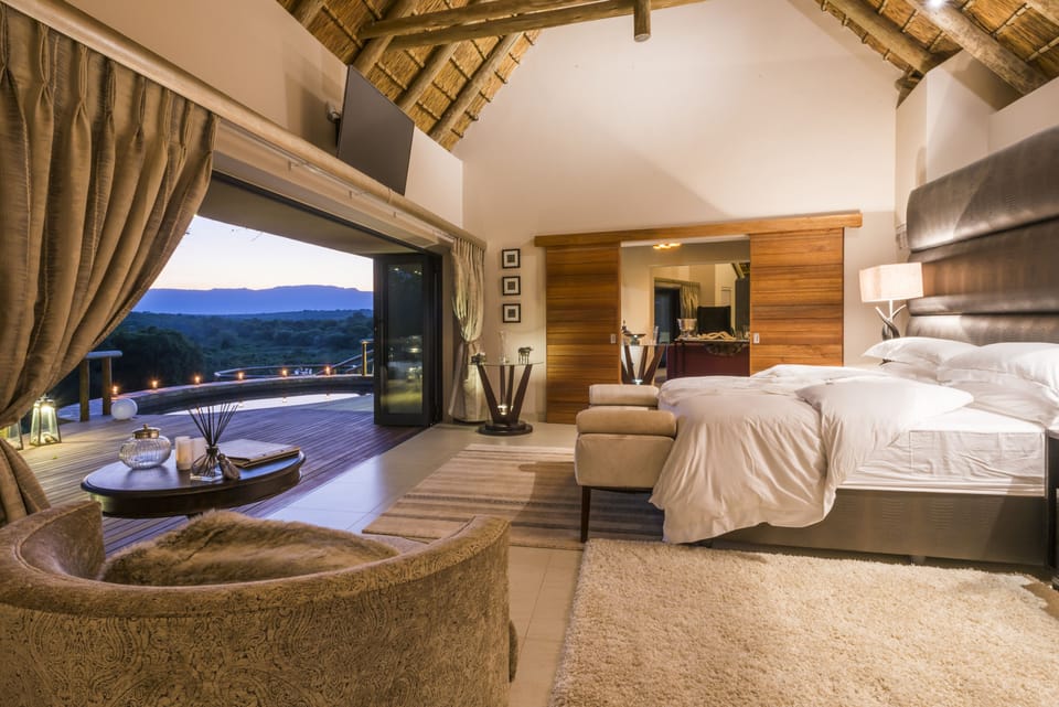 Superior Suite | 1 bedroom, premium bedding, pillowtop beds, minibar