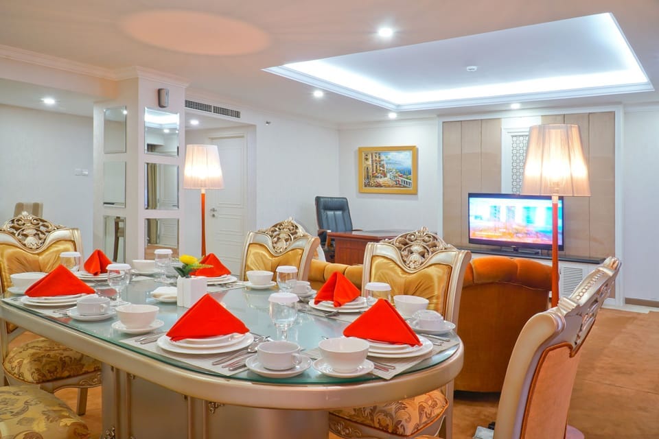 Presidential Suite | In-room dining