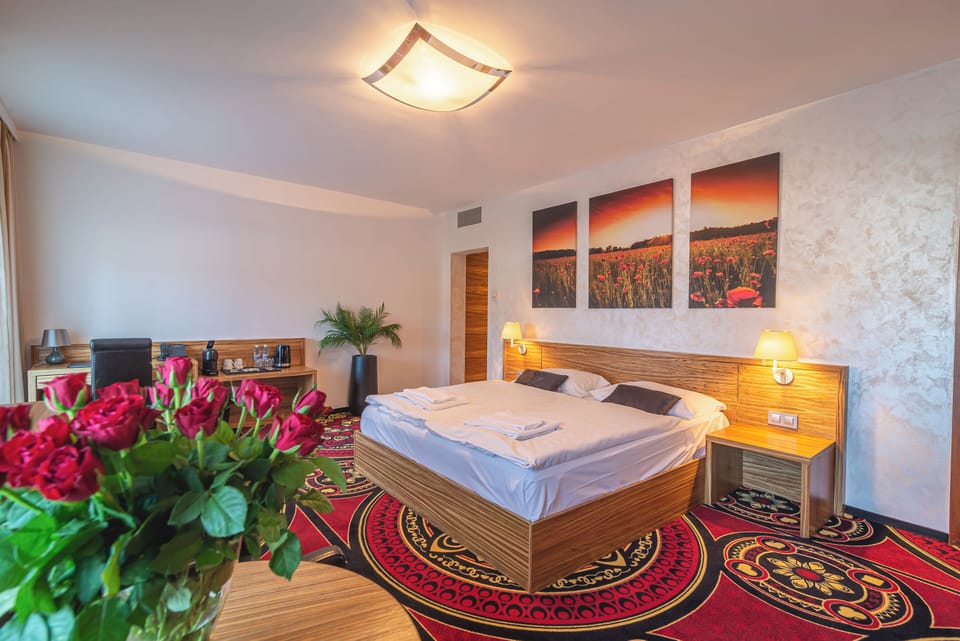 In-room safe, desk, soundproofing, free WiFi