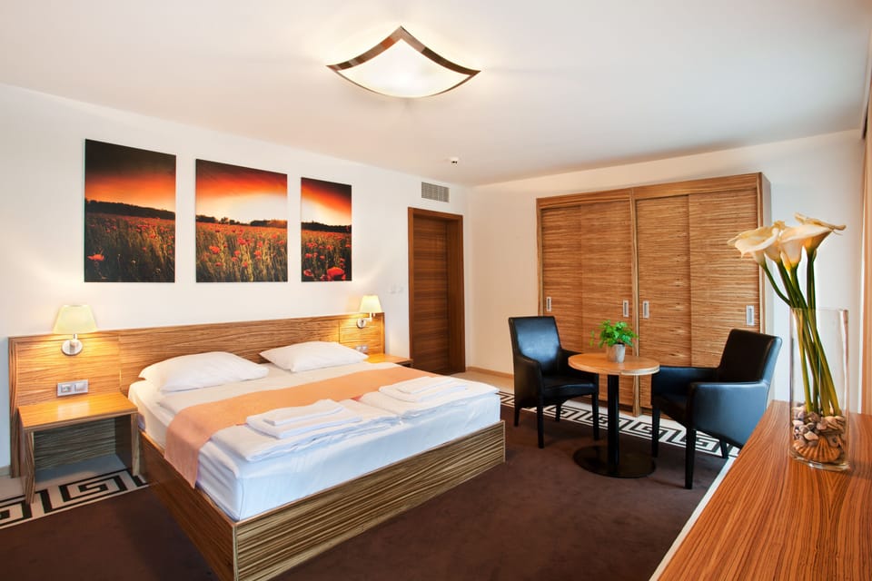 Standard Suite, 1 Queen Bed | In-room safe, desk, soundproofing, free WiFi