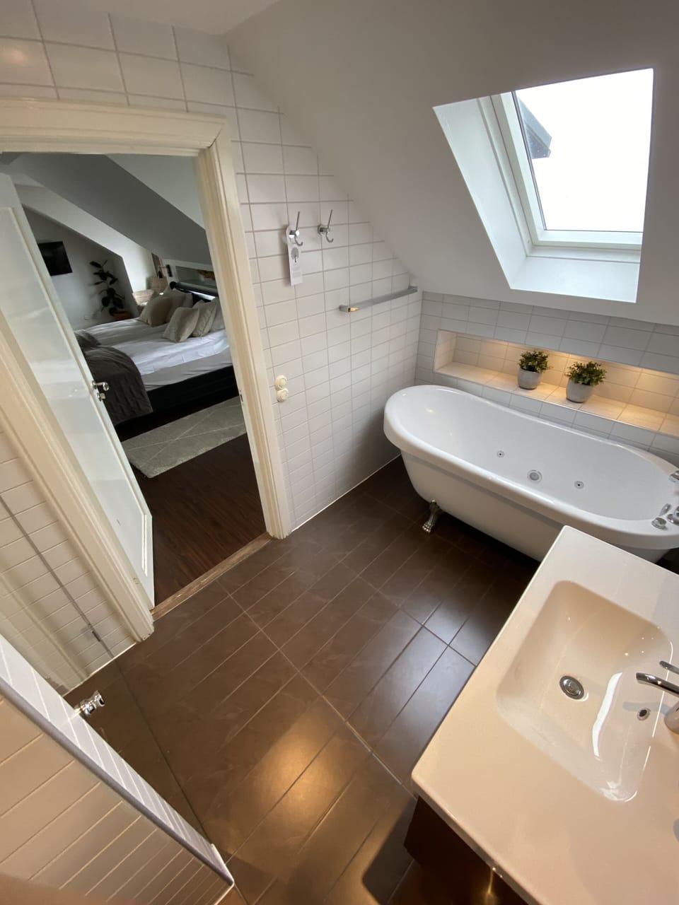 Suite, Ocean View | Bathroom | Hair dryer, towels, soap, shampoo