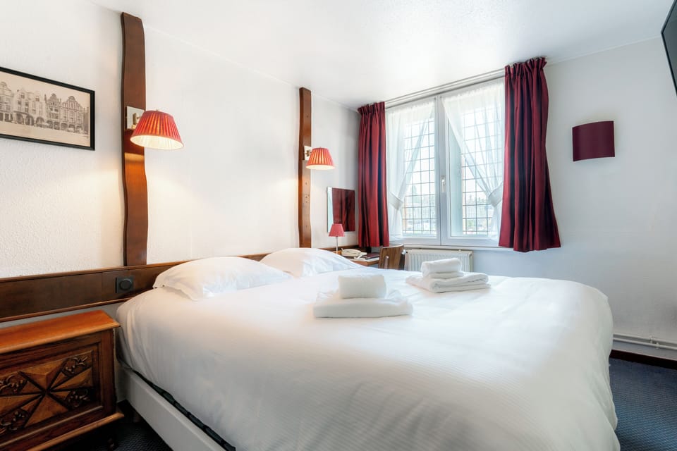 Egyptian cotton sheets, Select Comfort beds, in-room safe, desk